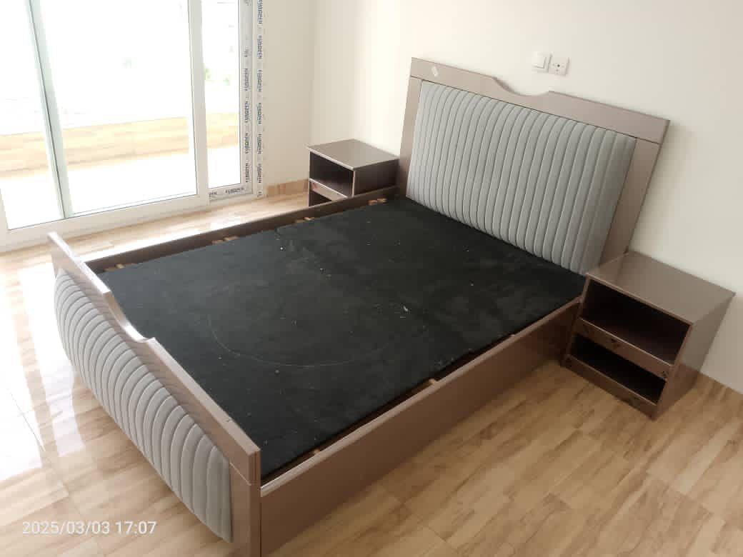 Lit 2 places + matelas épaisseur 20 Lit 2 places + matelas épaisseur 20